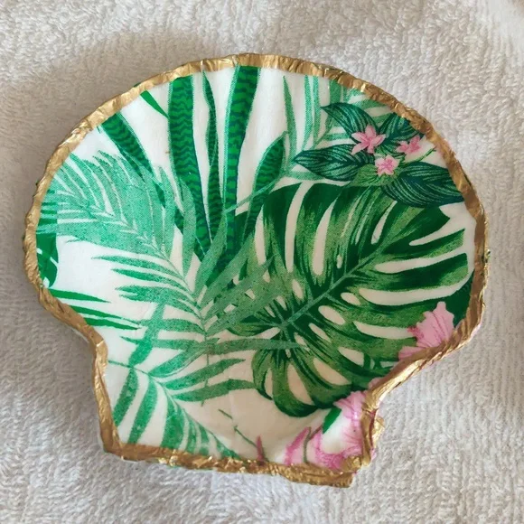 Handmade shell dish & soap - Picture 2 of 3